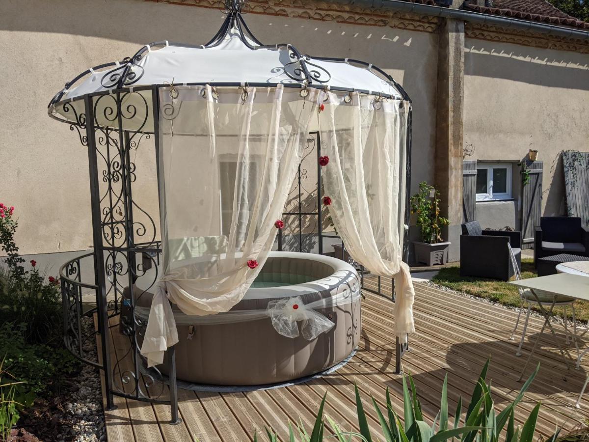 Au Clair De - Calme- Jardin Privatif Avec Jacuzzi Romance -vue Panoramique - Independantes