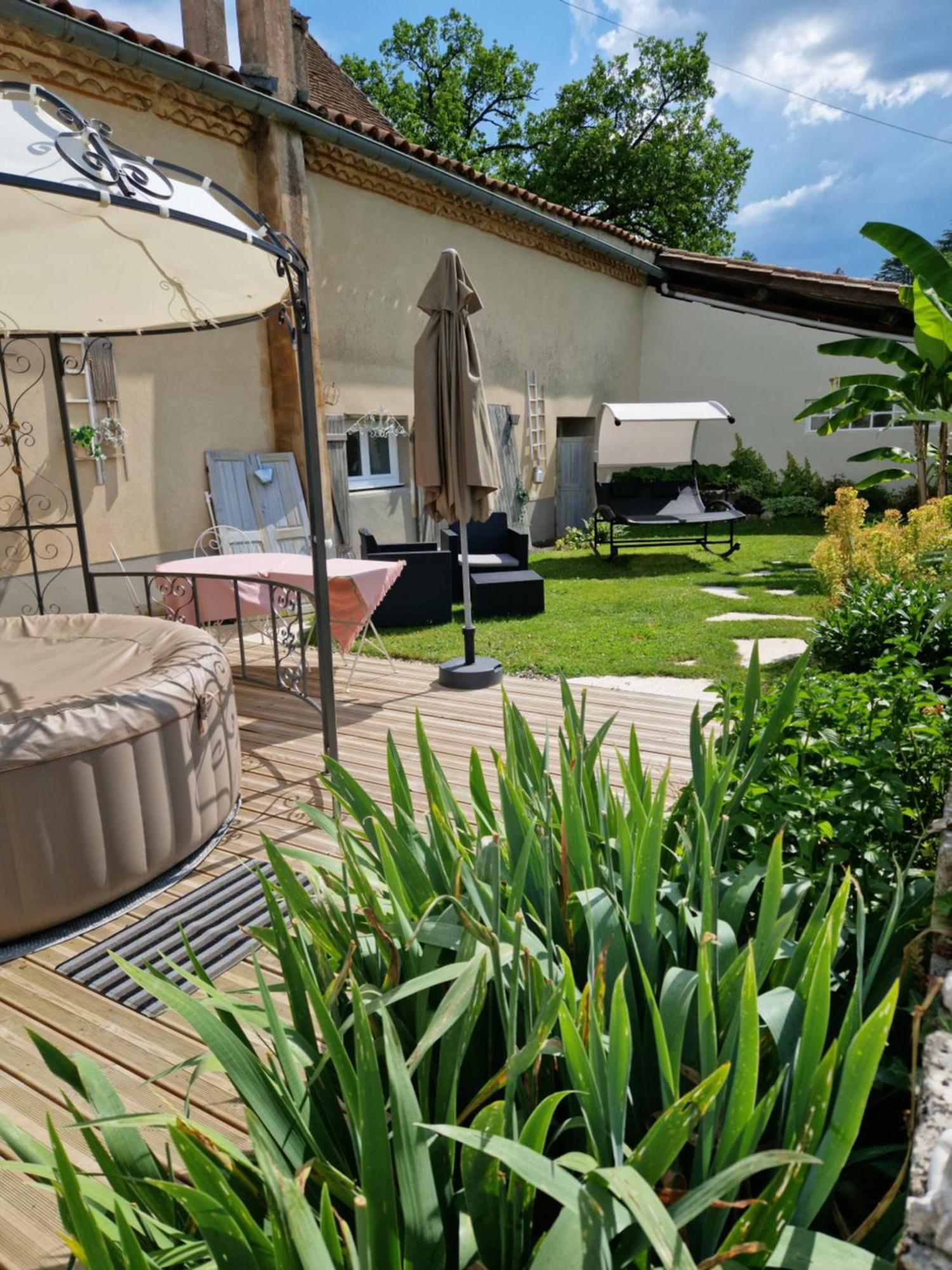 Au Clair De - Calme- Jardin Privatif Avec Jacuzzi Romance -vue Panoramique - Independantes Casa de hóspedes