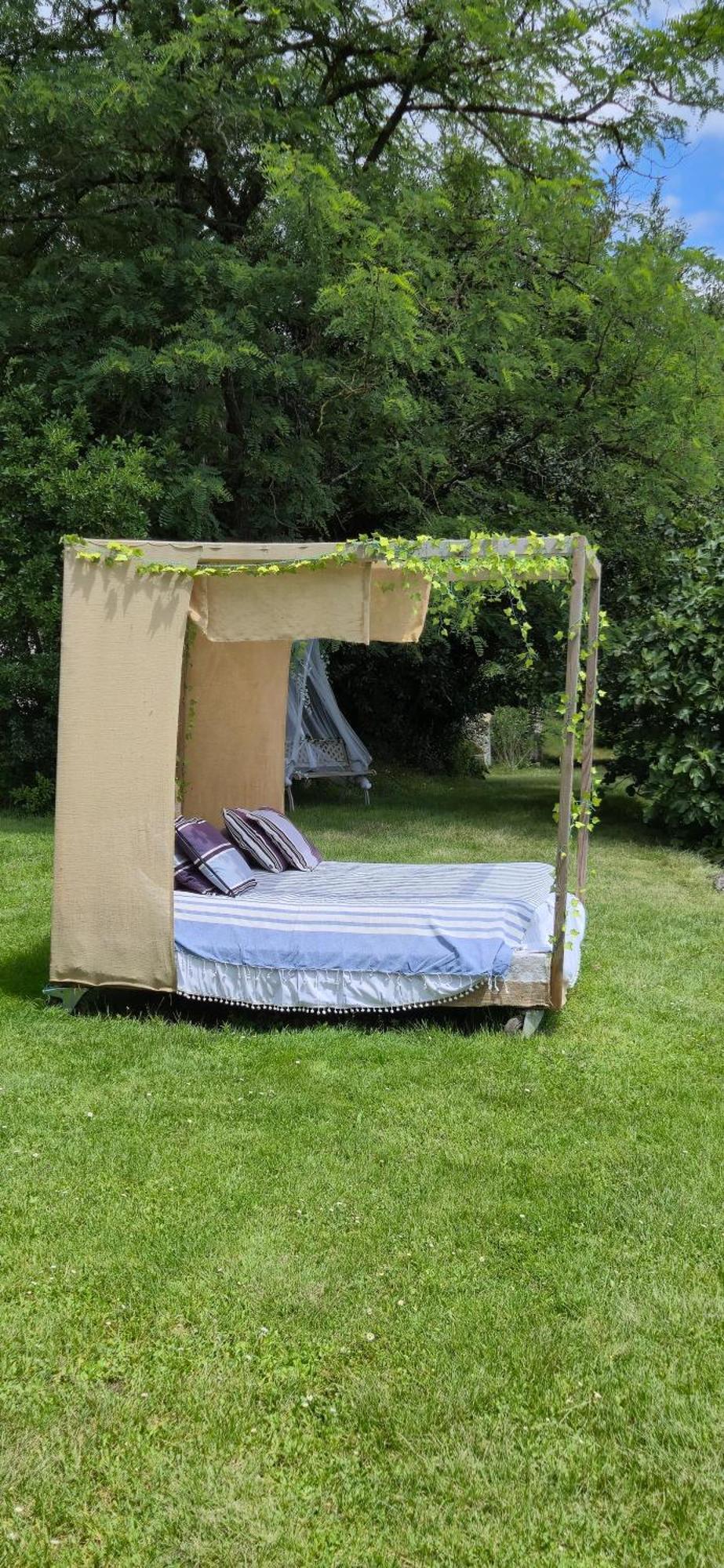 Casa de hóspedes Au Clair De - Calme- Jardin Privatif Avec Jacuzzi Romance -vue Panoramique - Independantes Vianne