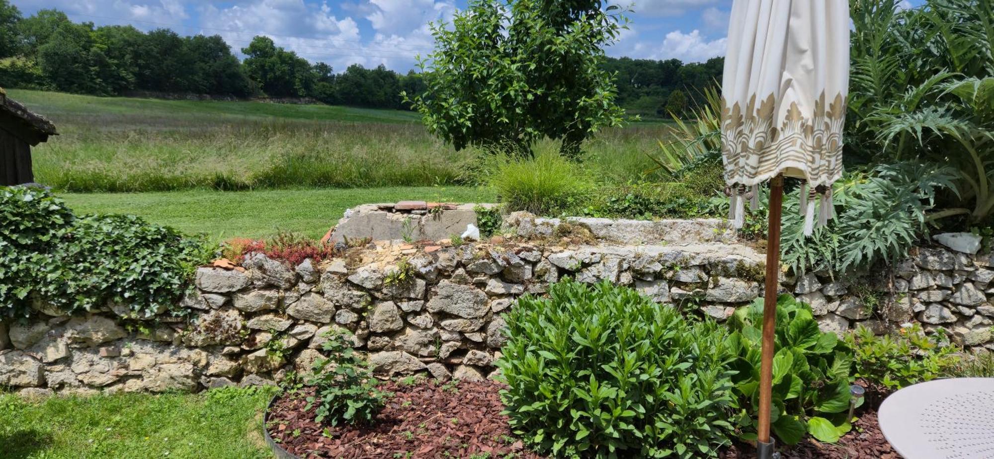 Casa de hóspedes Au Clair De - Calme- Jardin Privatif Avec Jacuzzi Romance -vue Panoramique - Independantes
